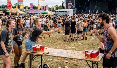 Beerpong Erweiterungen machen auch auf dem Festival Spaß